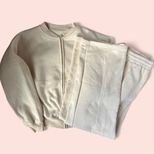 Cream Zip-Up Sweatshirt and Sweatpants set Set